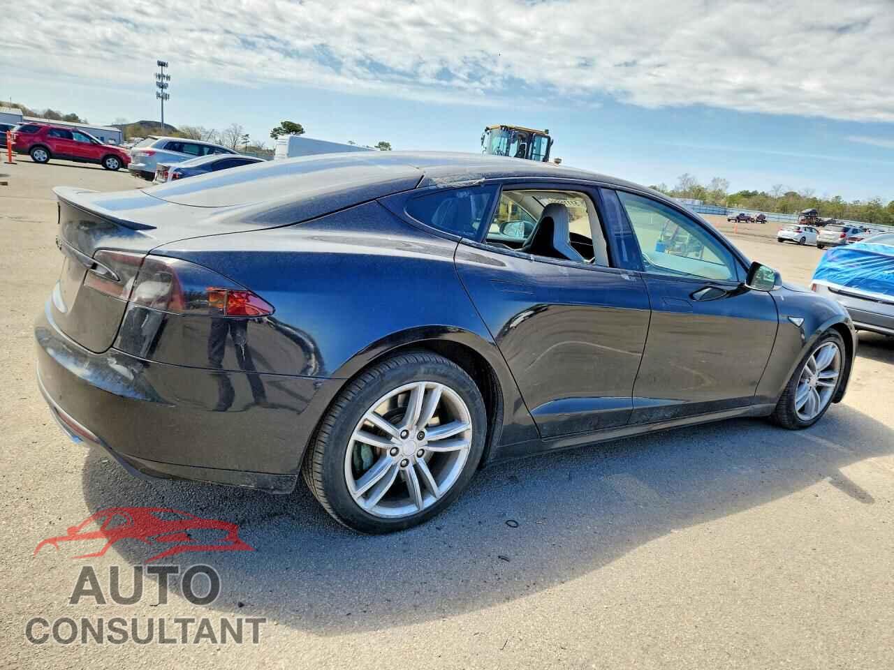 TESLA MODEL S 2013 - 5YJSA1DP6DFP14029