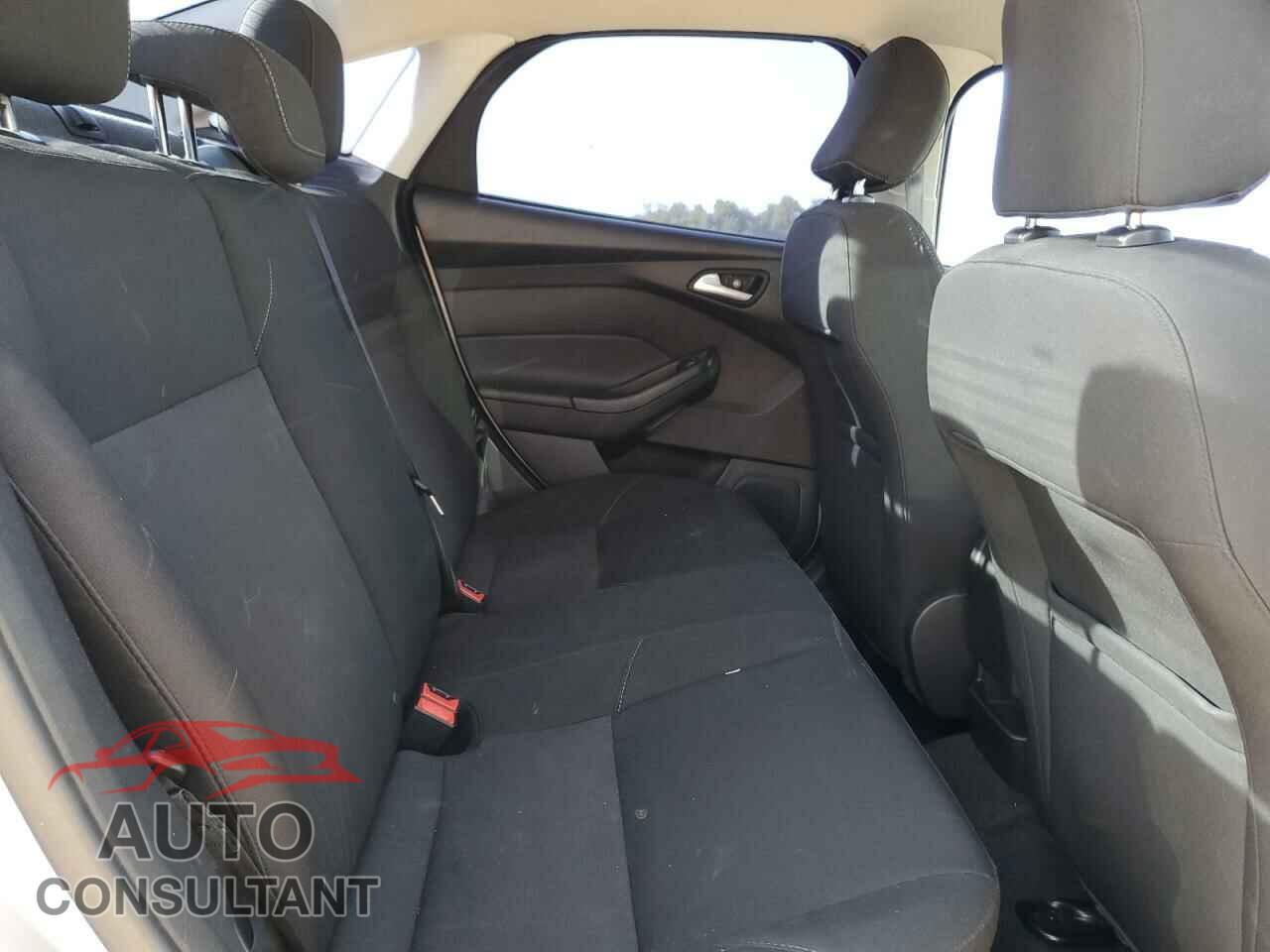 FORD FOCUS 2015 - 1FADP3F22FL347589