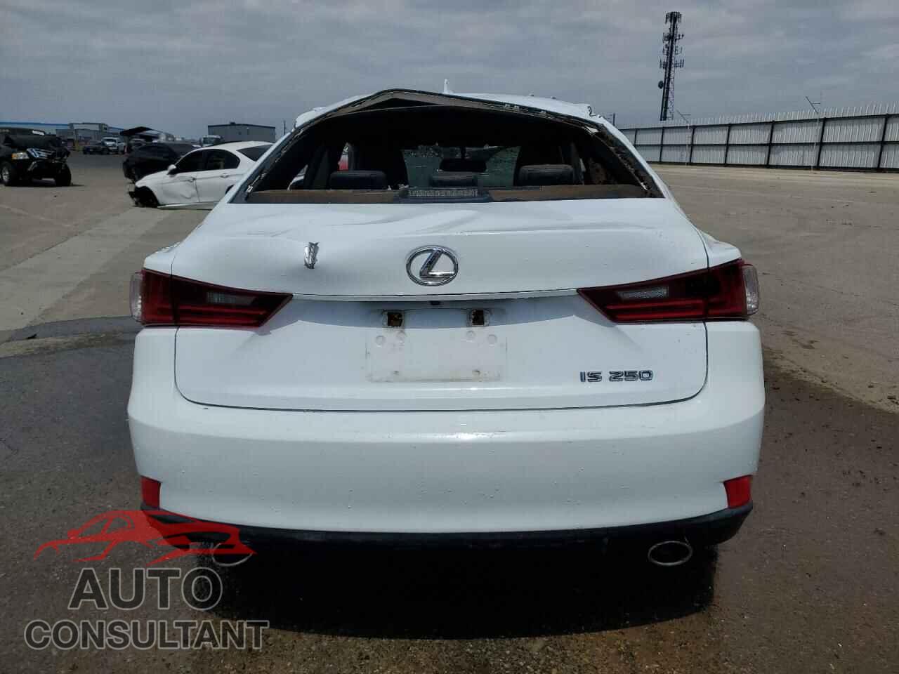 LEXUS IS 2014 - JTHBF1D20E5036840