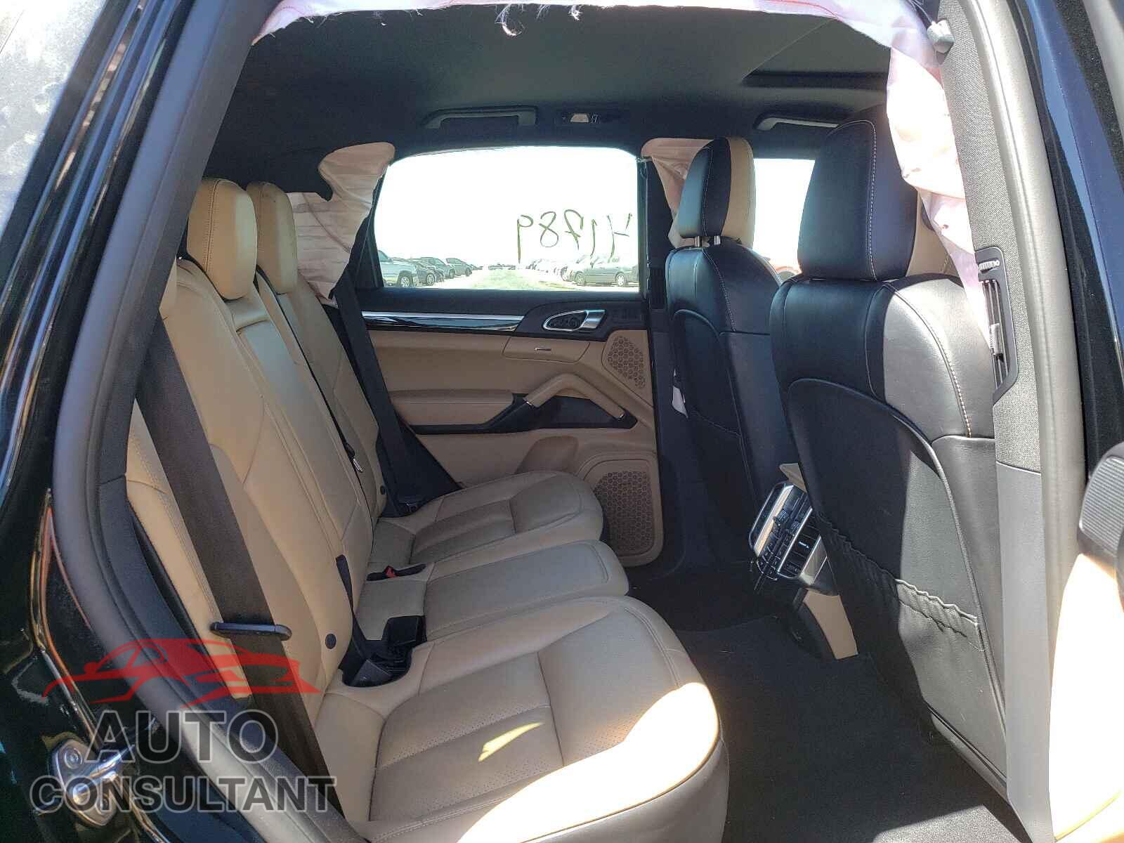 PORSCHE CAYENNE 2018 - WP1AA2A21JKA03006