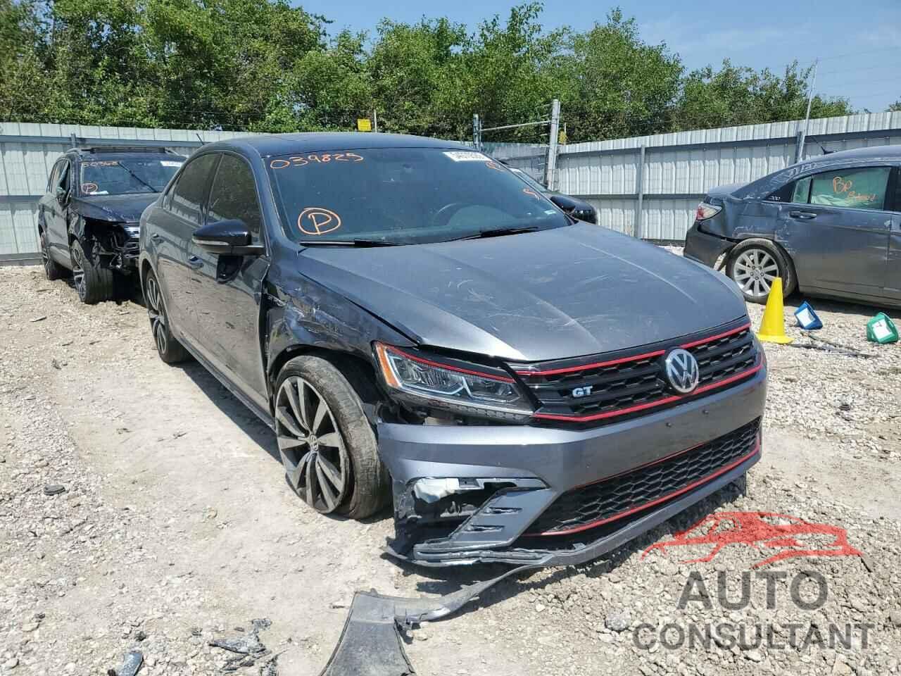 VOLKSWAGEN PASSAT 2018 - 1VWJM7A30JC039825