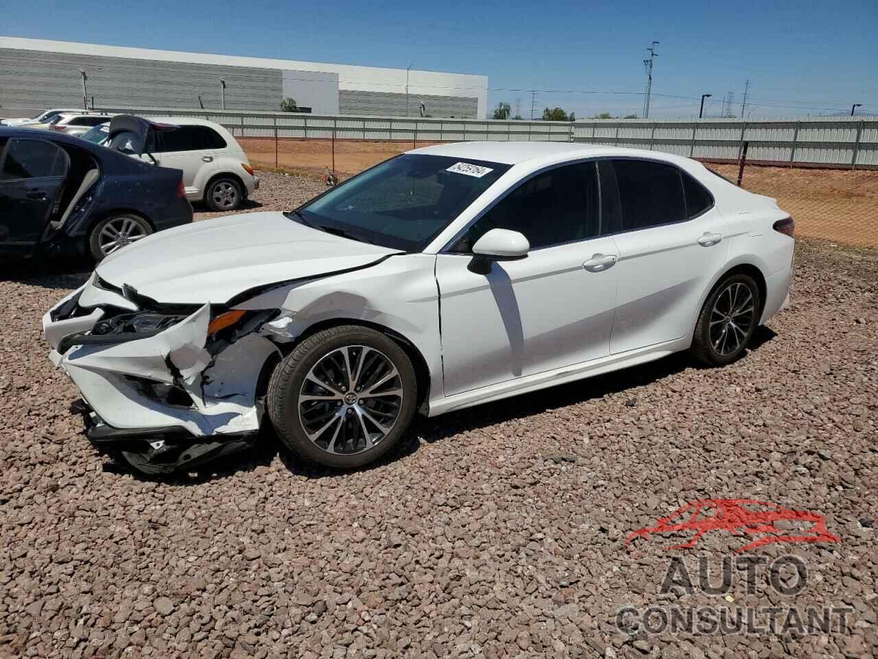 TOYOTA CAMRY 2018 - 4T1B11HK2JU039860