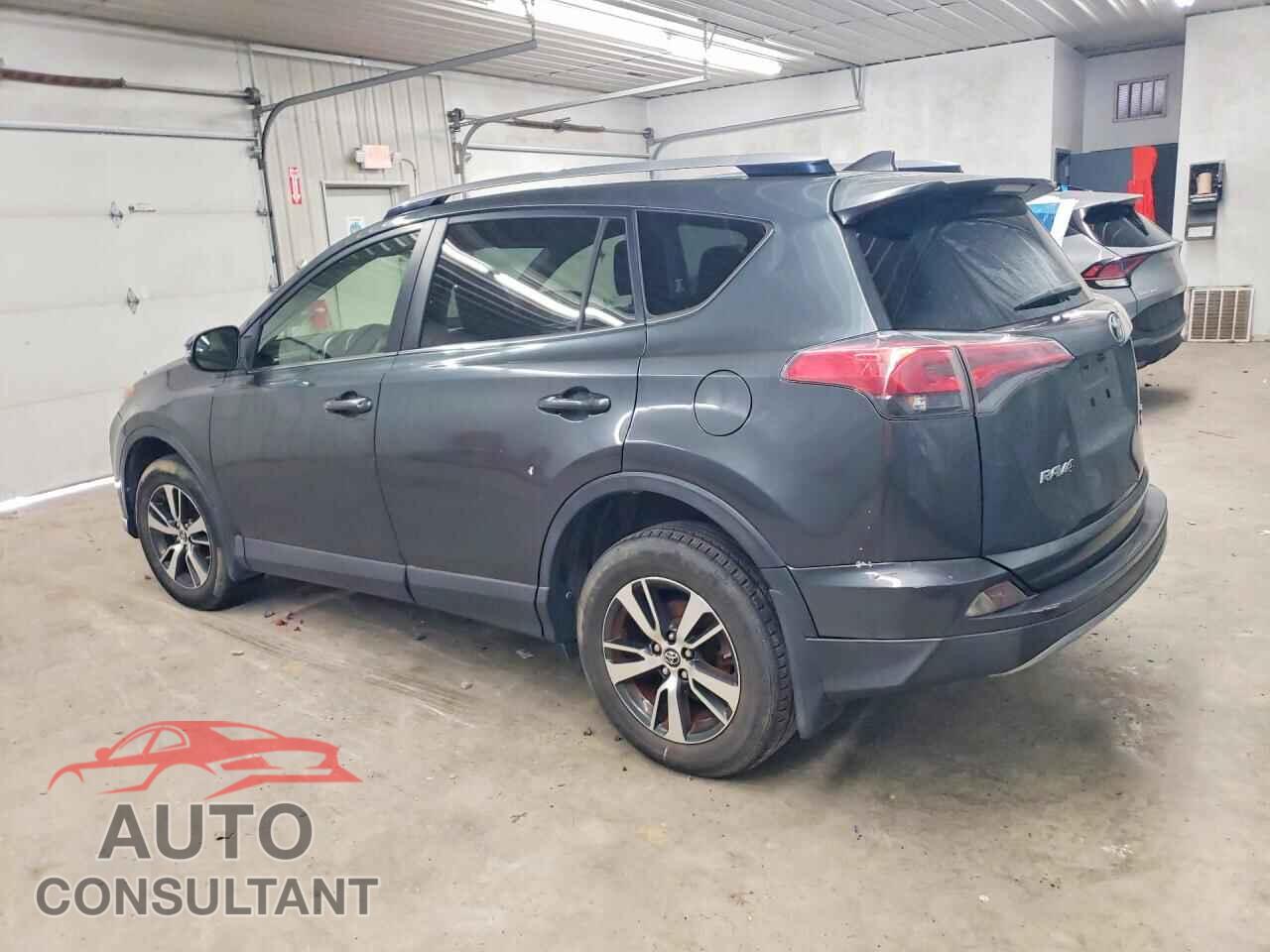 TOYOTA RAV4 2017 - JTMRFREV7HD201638