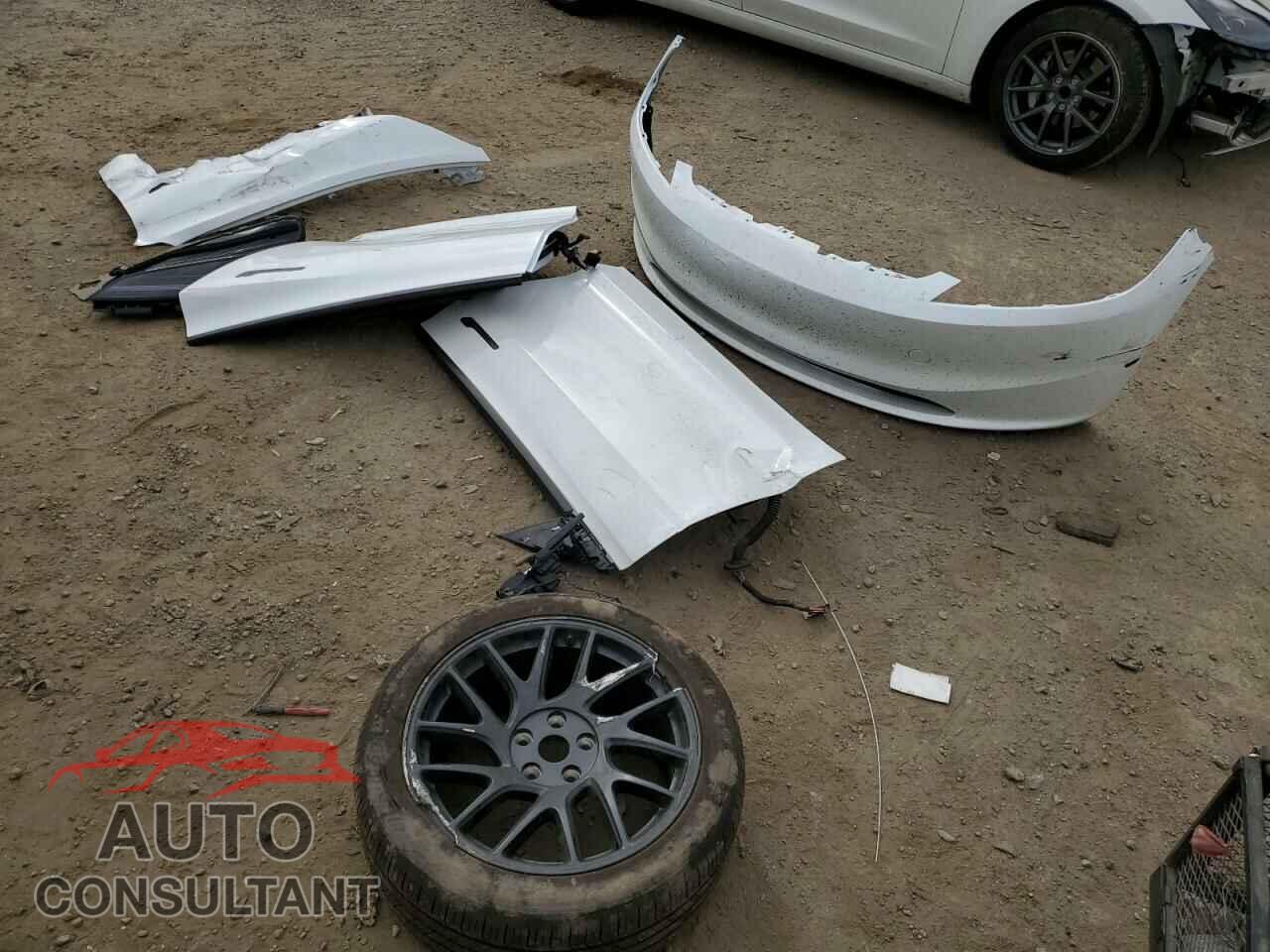 TESLA MODEL 3 2024 - 5YJ3E1EA5RF726375