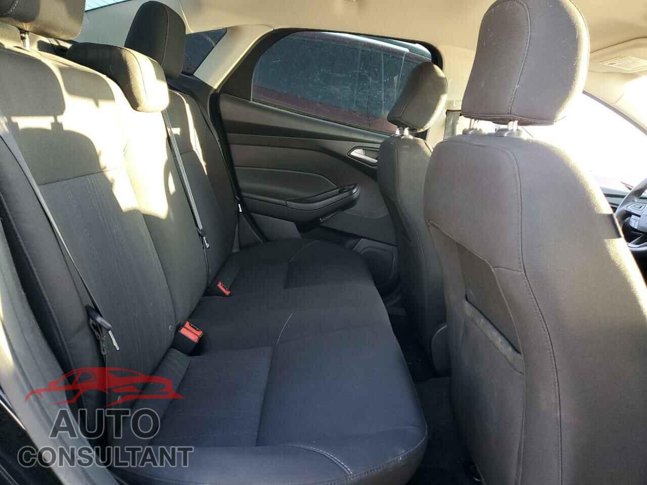 FORD FOCUS 2017 - 1FADP3F25HL219608