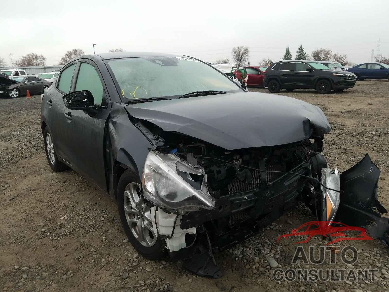 TOYOTA YARIS 2017 - 3MYDLBYV8HY181744