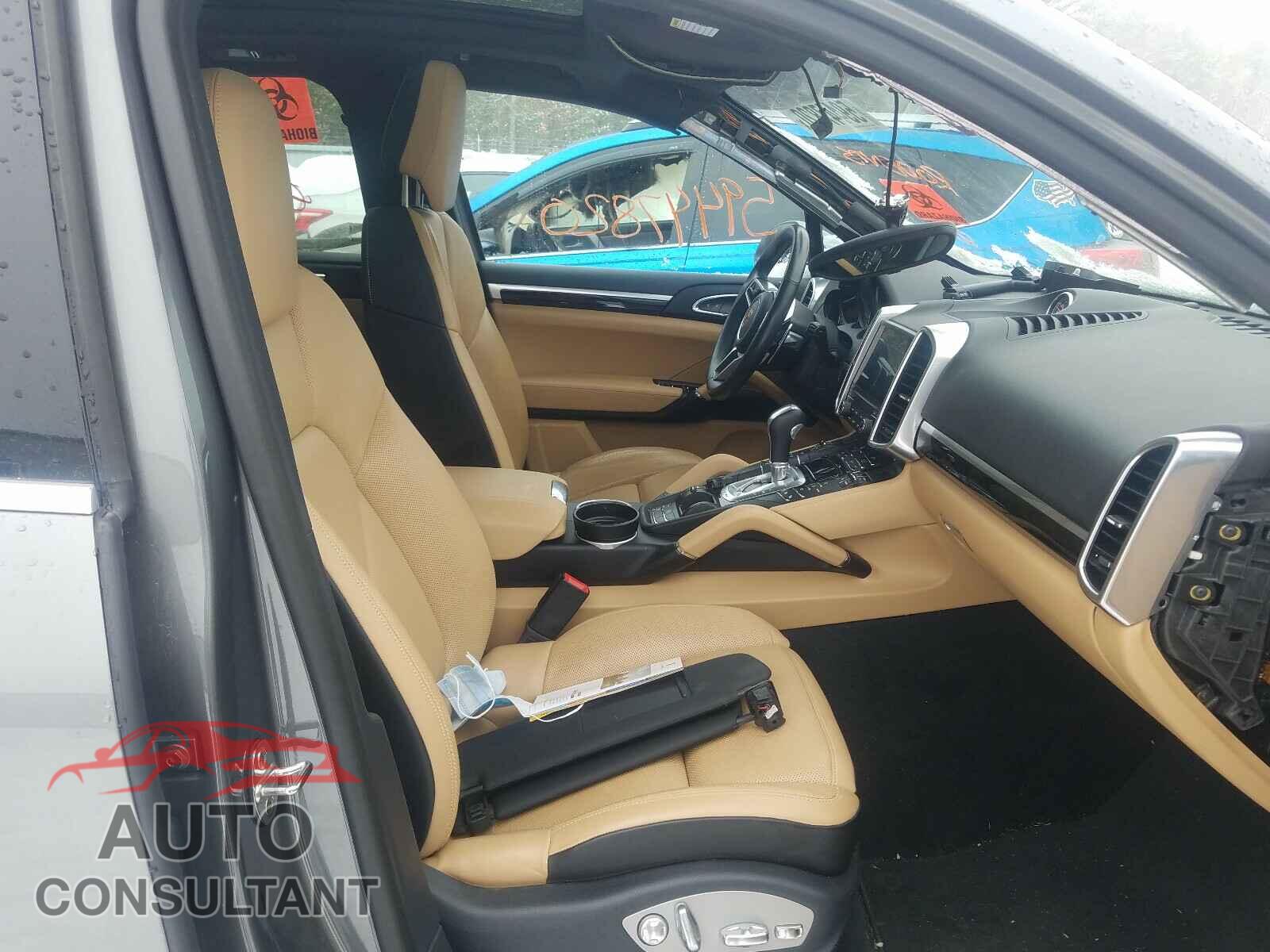 PORSCHE CAYENNE 2018 - WP1AA2A26JKA01168
