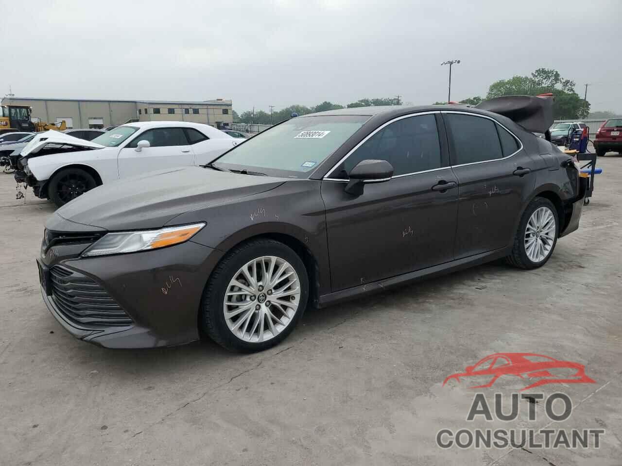 TOYOTA CAMRY 2018 - 4T1B11HK2JU523754