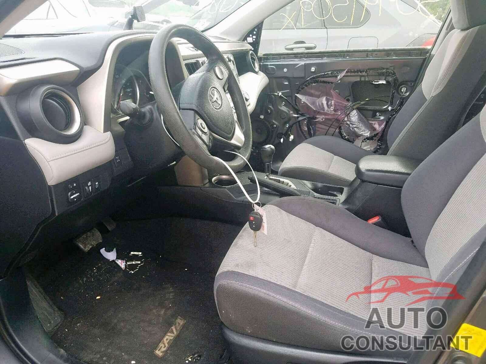 TOYOTA RAV4 XLE 2015 - JTMRFREV5FD103821