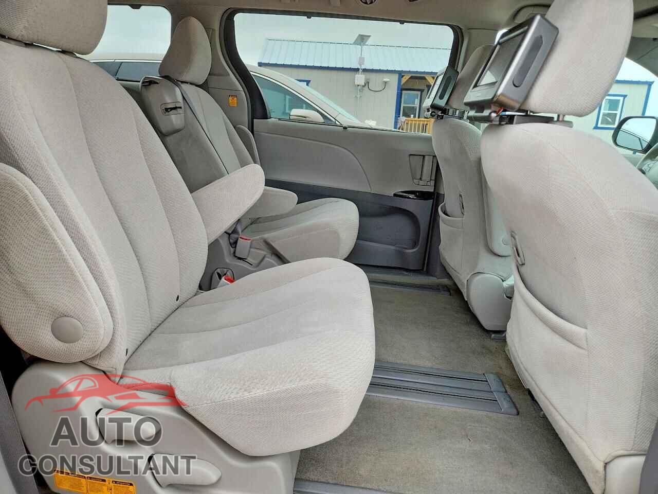 TOYOTA SIENNA 2013 - 5TDKK3DC8DS320744