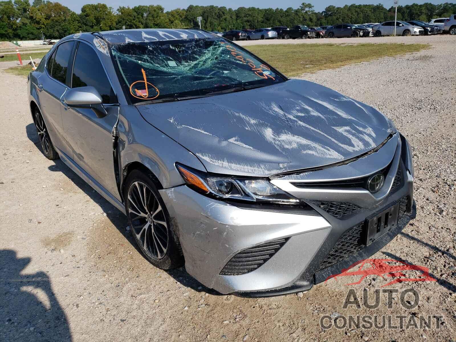 TOYOTA CAMRY 2018 - 4T1B11HK8JU104579