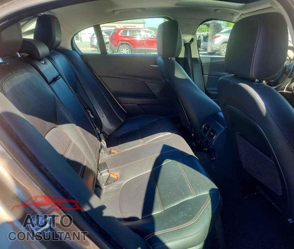 JAGUAR XE 2017 - SAJAK4BVXHA973702
