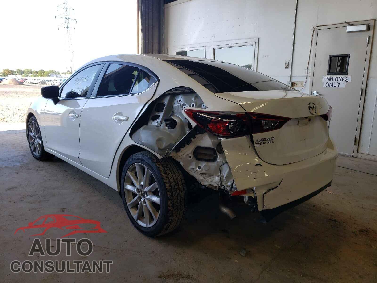 MAZDA 3 2017 - JM1BN1V74H1120833