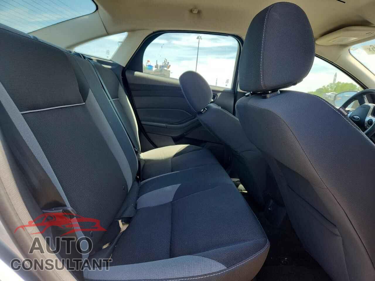 FORD FOCUS 2014 - 1FADP3F27EL119439
