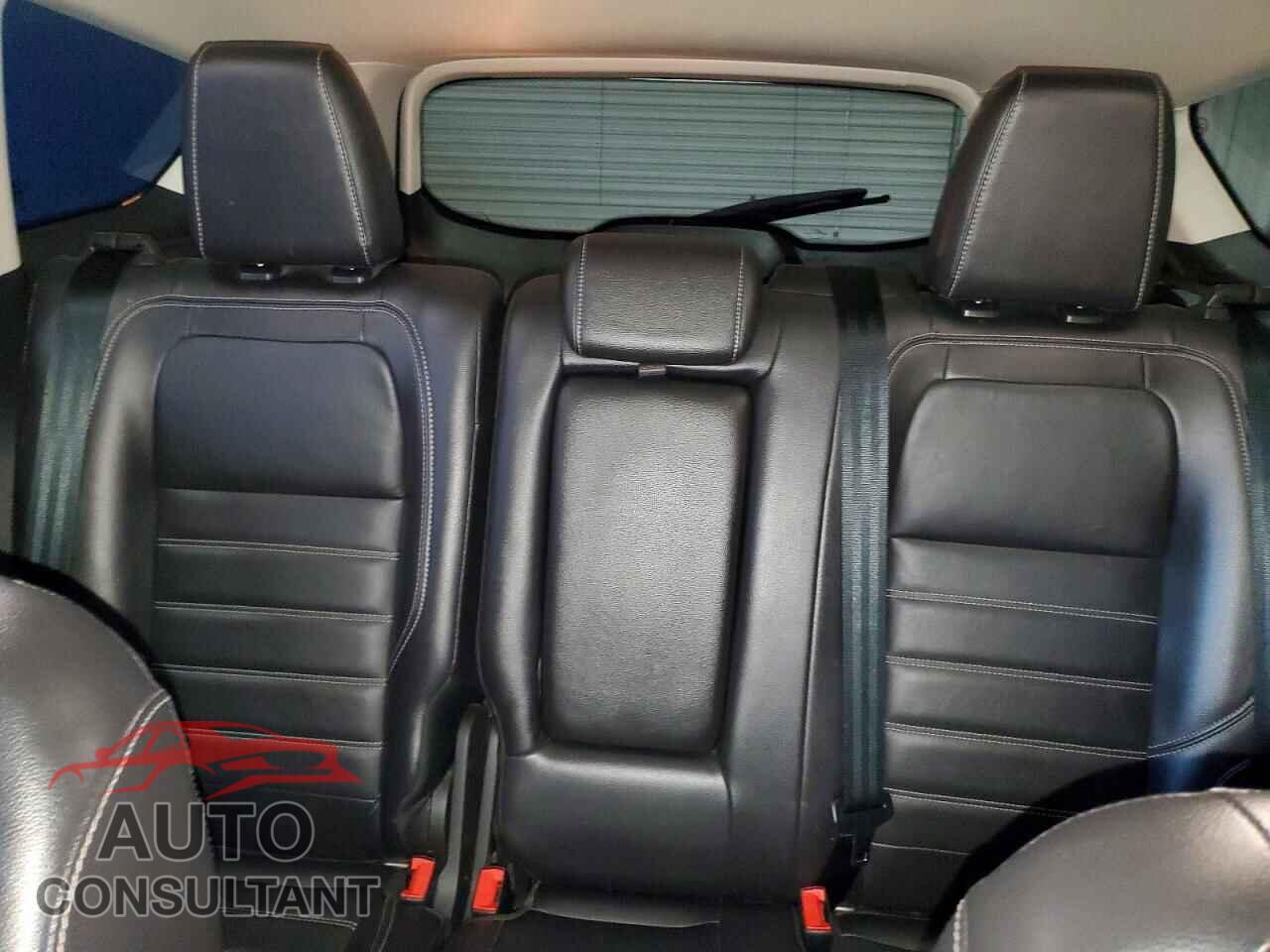 FORD ESCAPE 2017 - 1FMCU9J99HUB85457