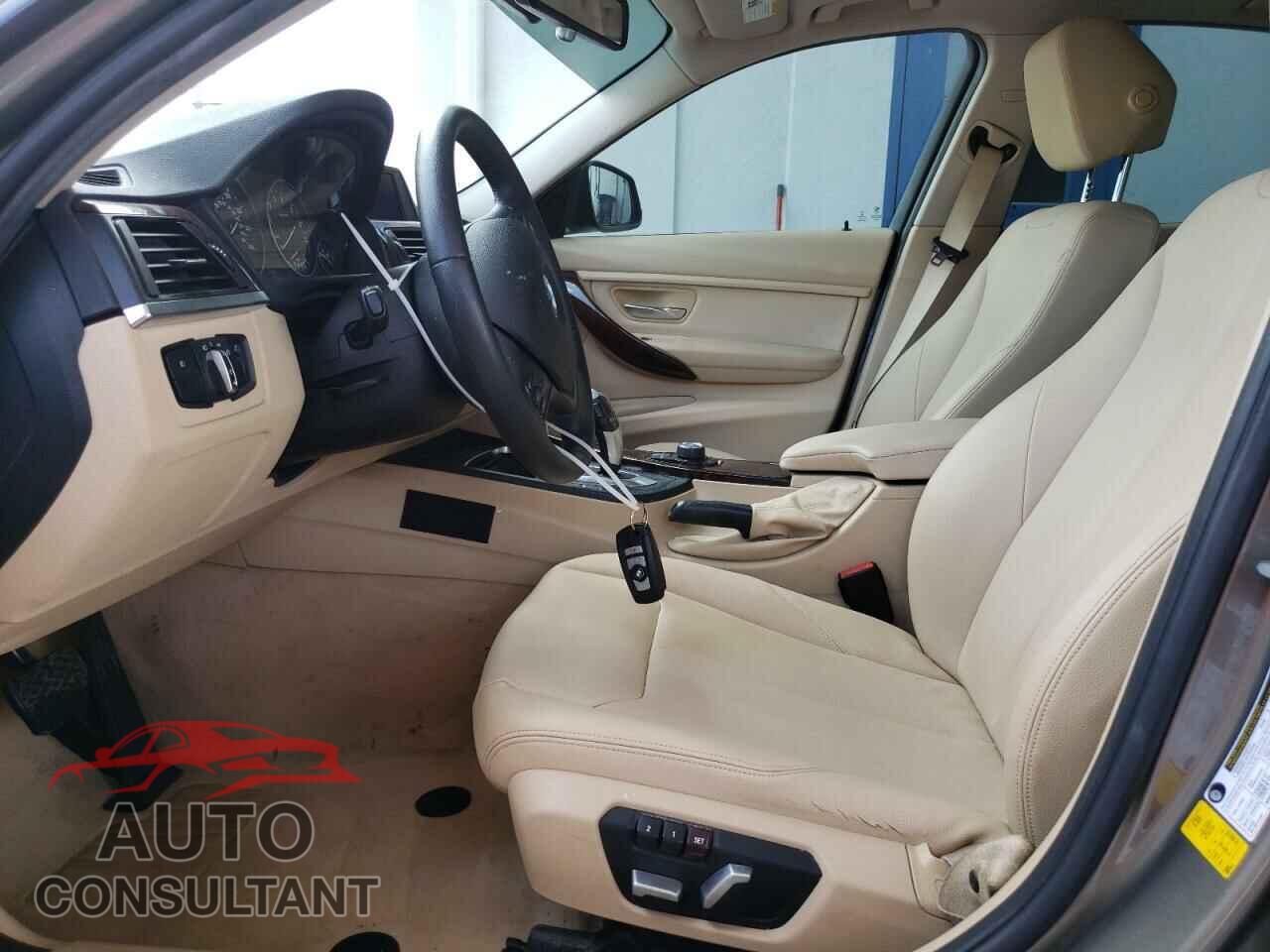 BMW 3 SERIES 2016 - WBA8E1G59GNU10768