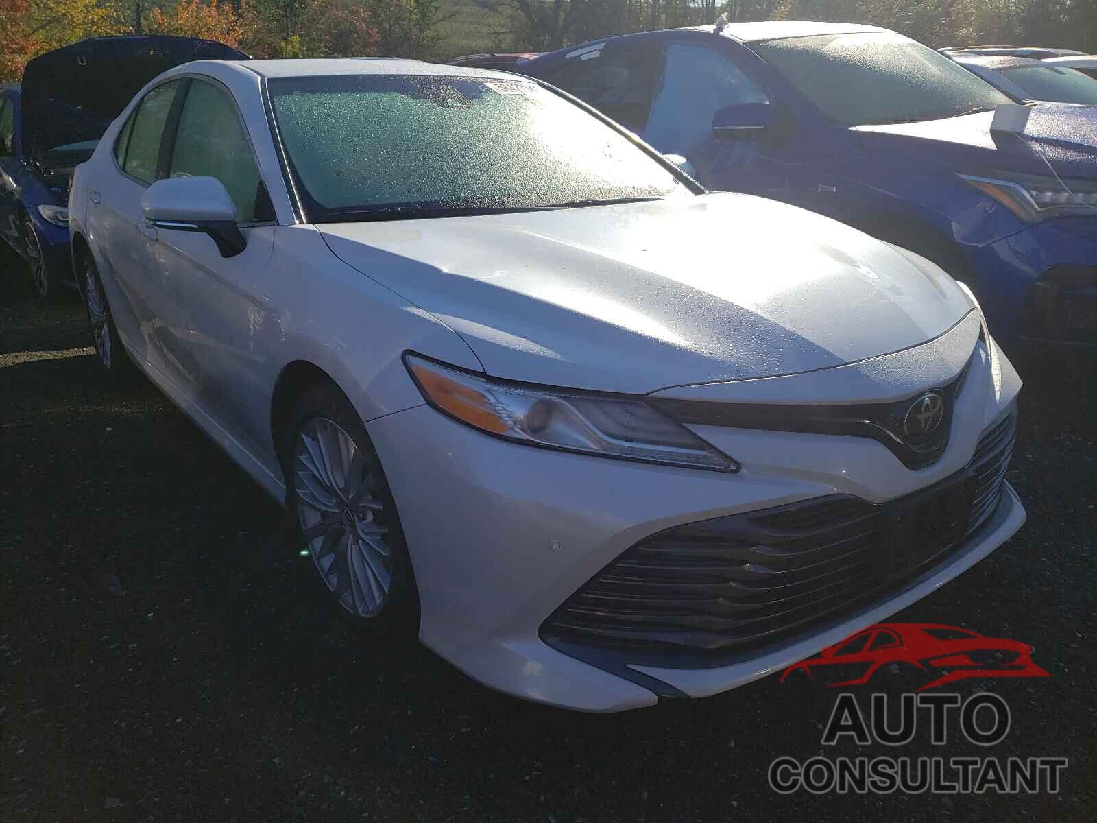 TOYOTA CAMRY 2018 - 4T1B11HK3JU663893