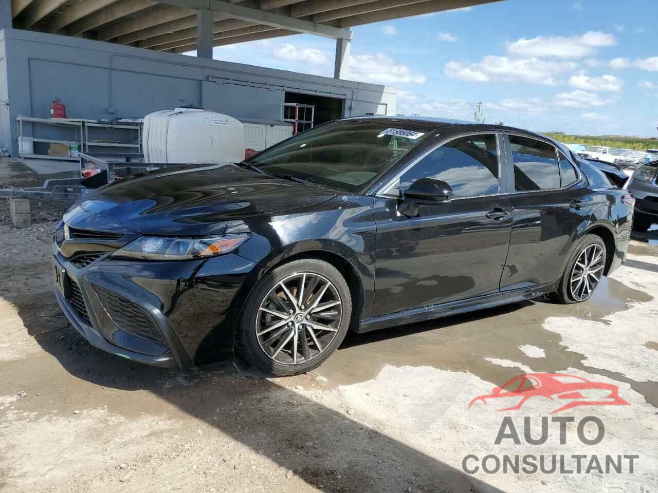 TOYOTA CAMRY 2021 - 4T1G11AK0MU417713