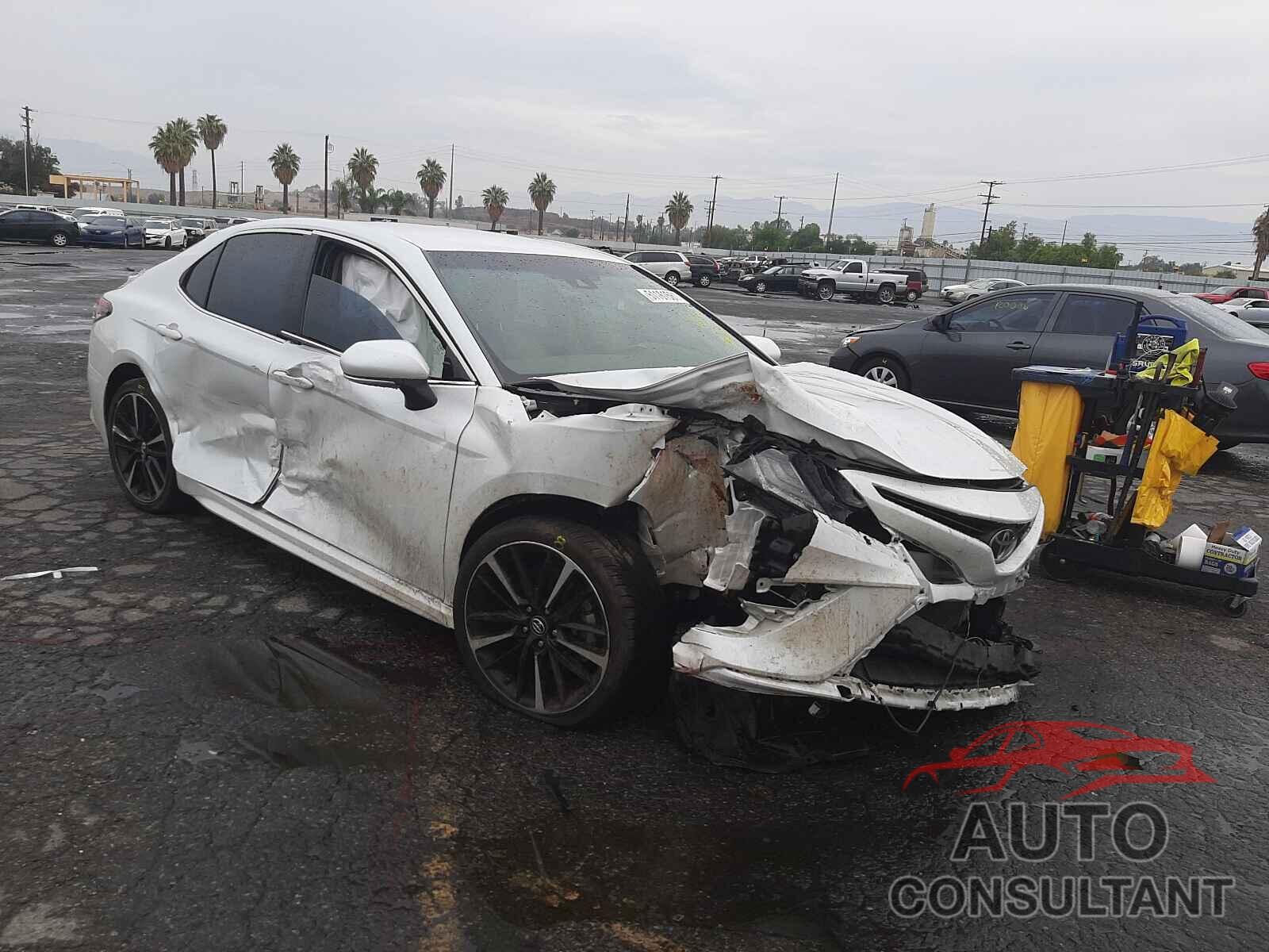 TOYOTA CAMRY 2018 - 4T1B61HK2JU008450