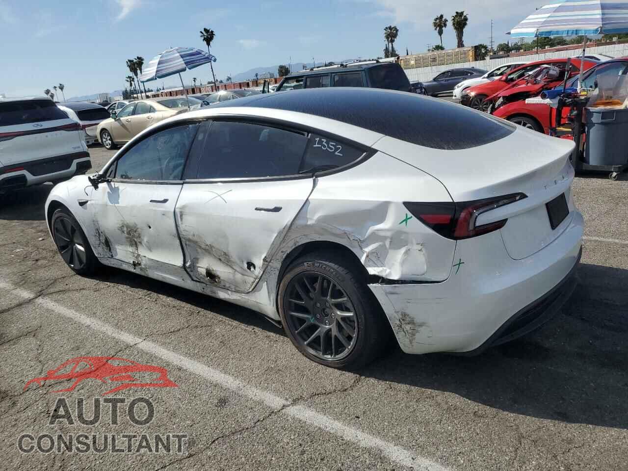 TESLA MODEL 3 2024 - 5YJ3E1EA4RF786437