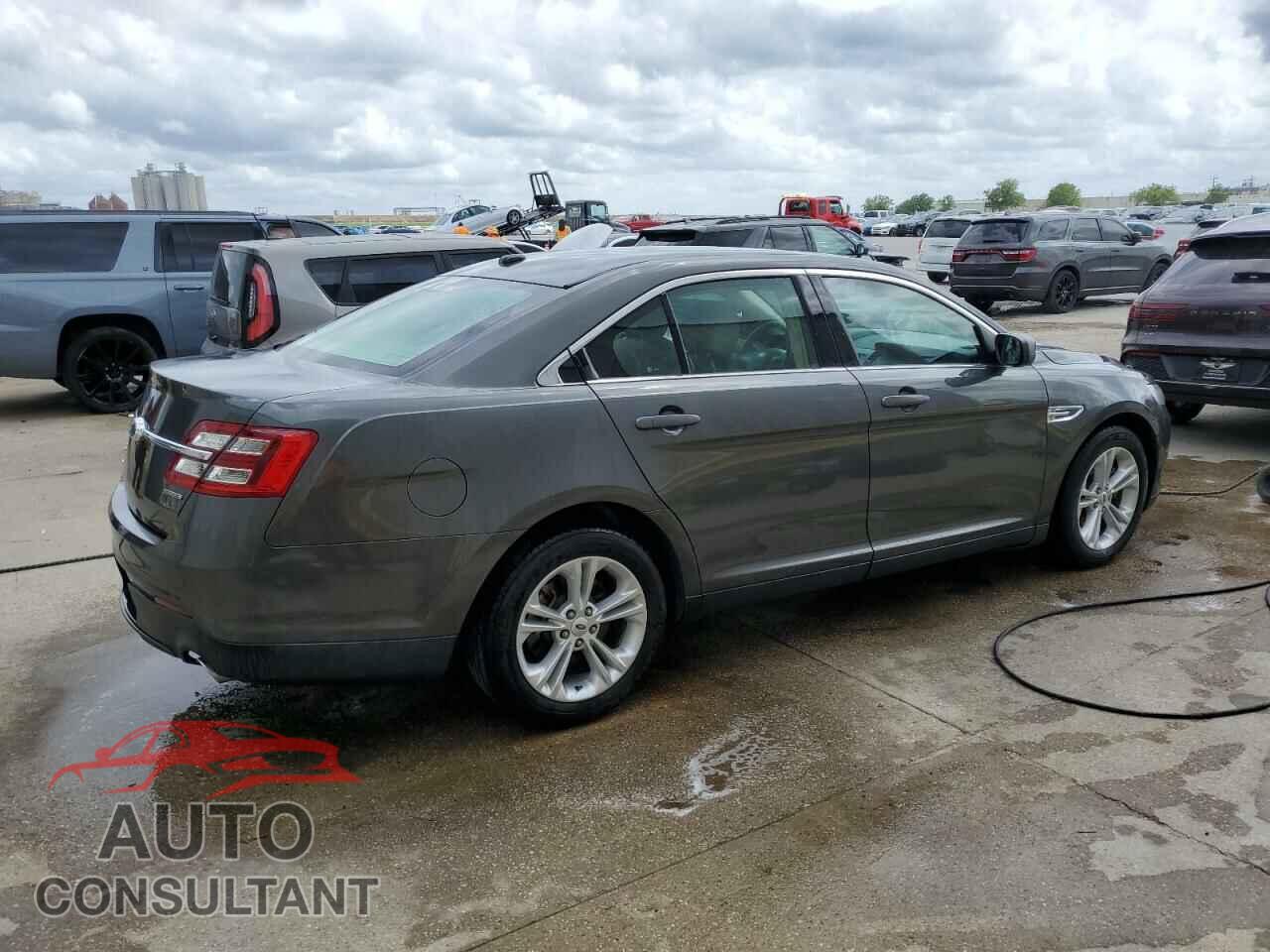 FORD TAURUS 2017 - 1FAHP2D84HG126879