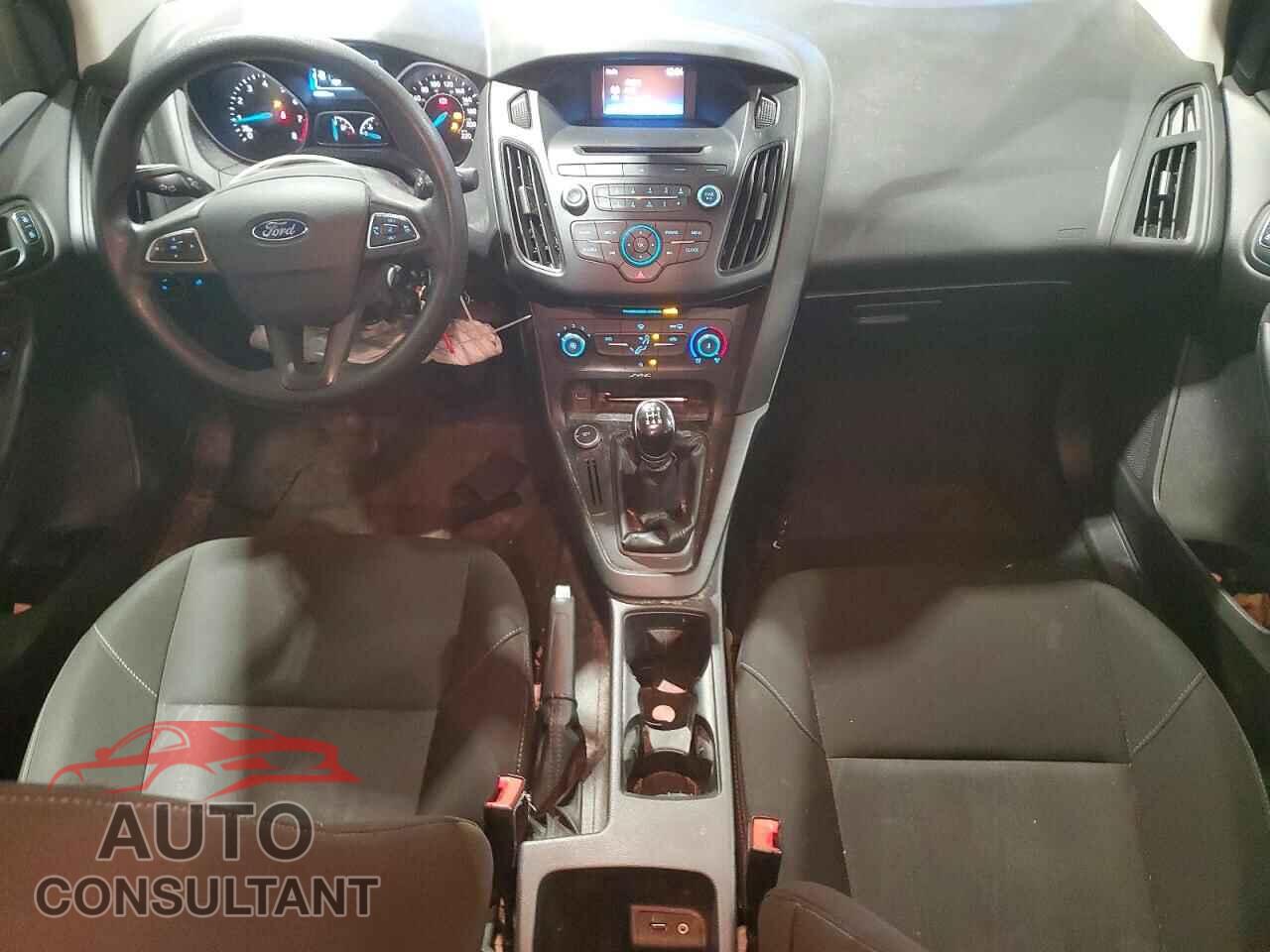 FORD FOCUS 2015 - 1FADP3E27FL257923