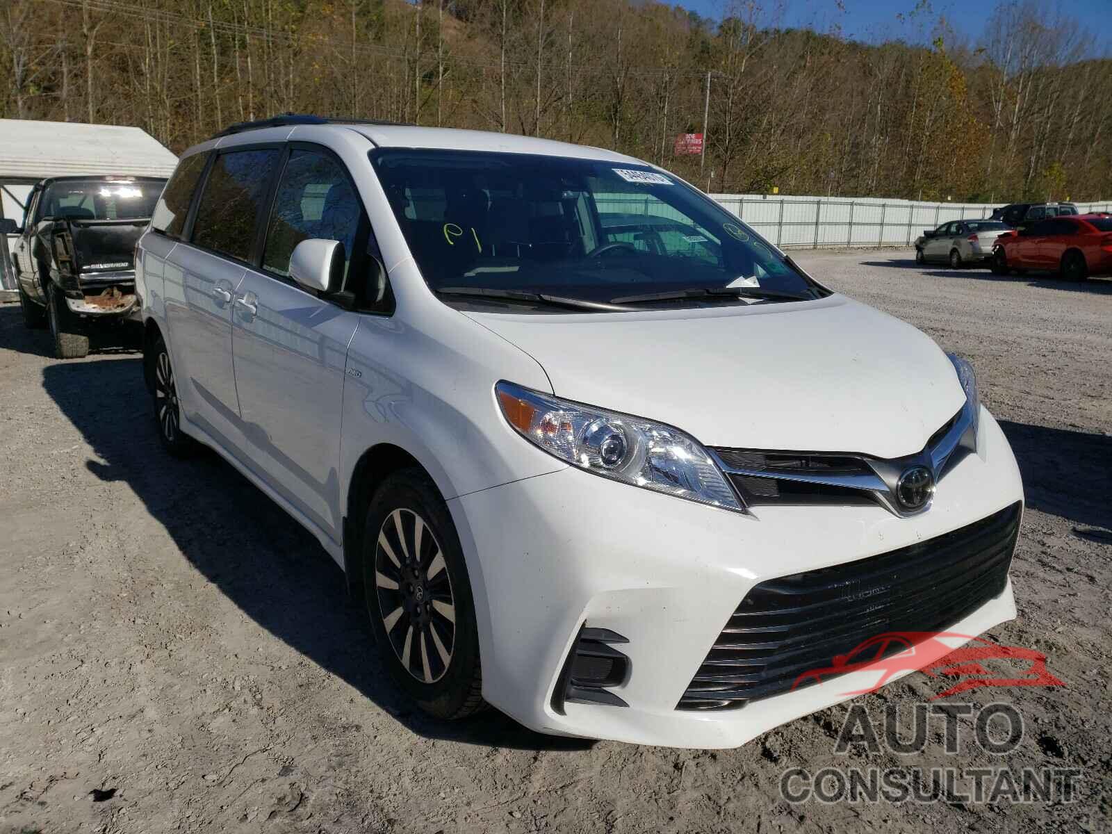 TOYOTA SIENNA 2018 - 5TDJZ3DC1JS207141