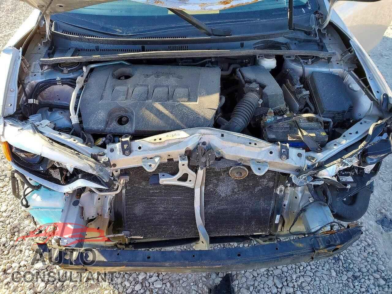 TOYOTA COROLLA 2015 - 2T1BURHEXFC330910