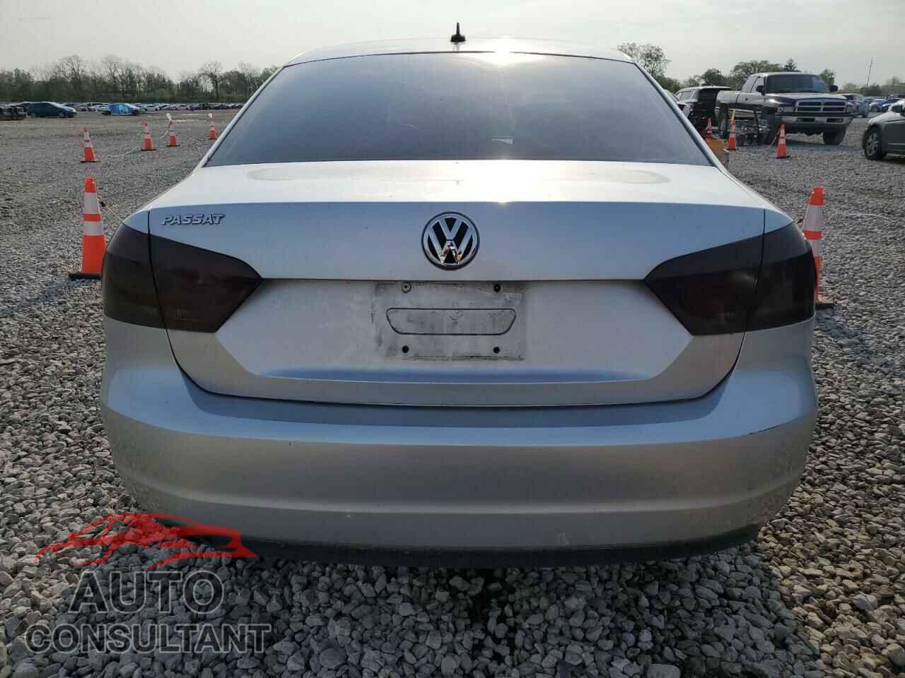 VOLKSWAGEN PASSAT 2012 - 1VWAH7A3XCC021730