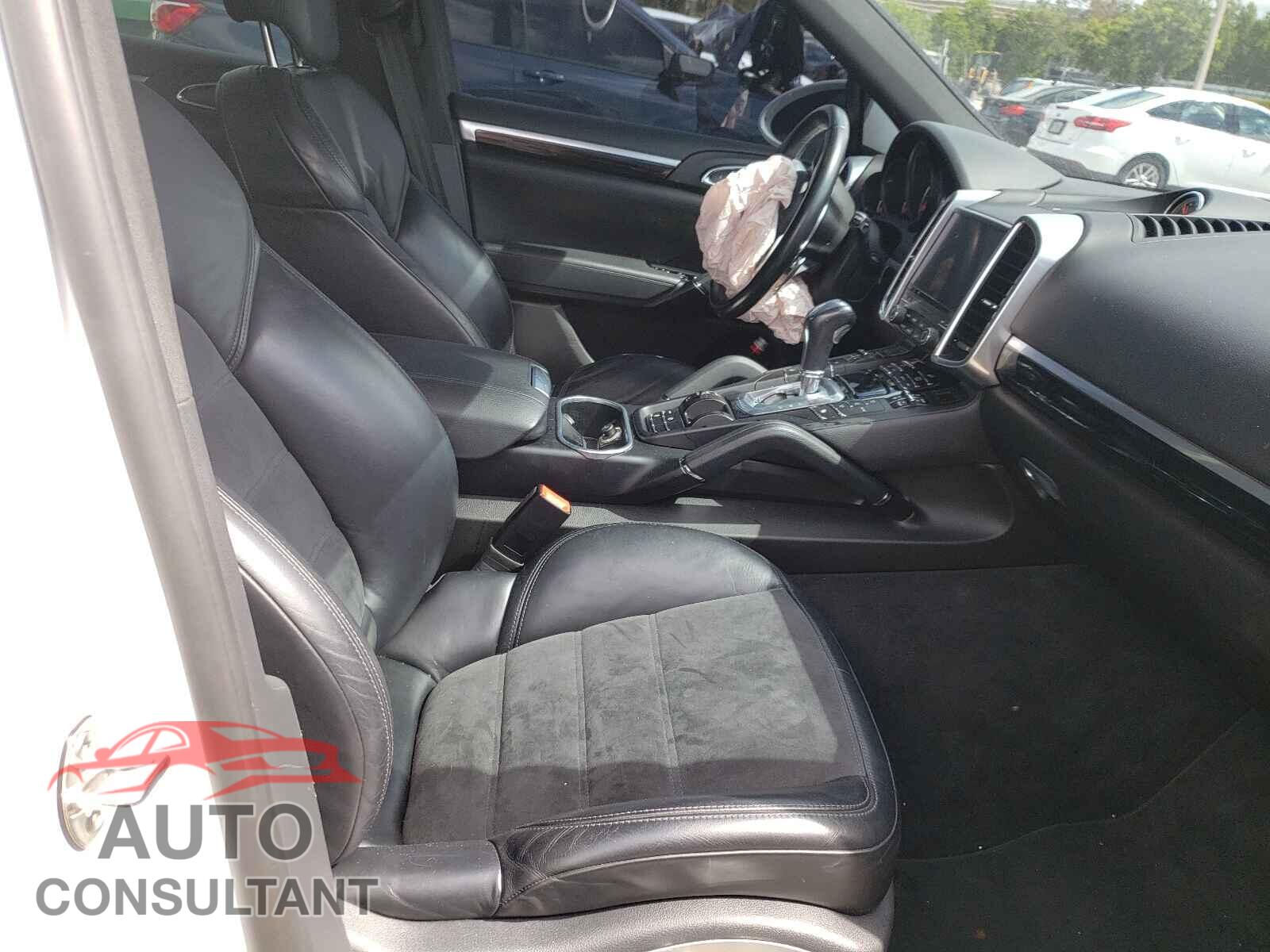 PORSCHE CAYENNE 2017 - WP1AA2A24HKA86117