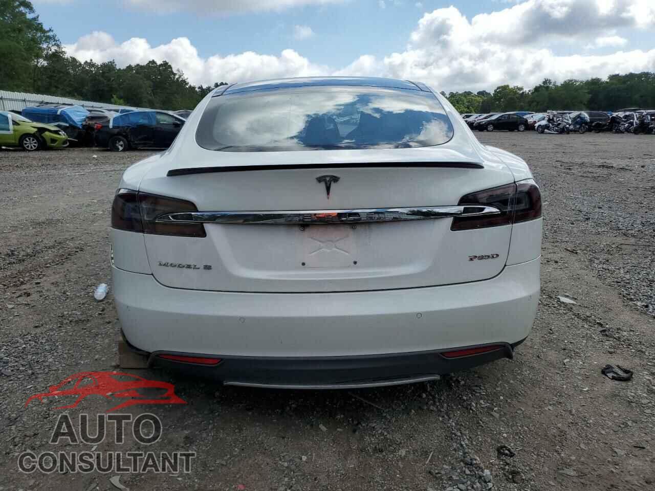 TESLA MODEL S 2015 - 5YJSA1E40FF102402