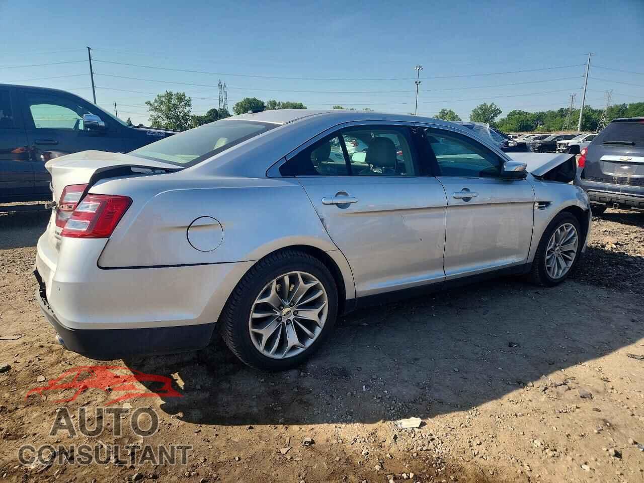 FORD TAURUS 2018 - 1FAHP2F82JG128245