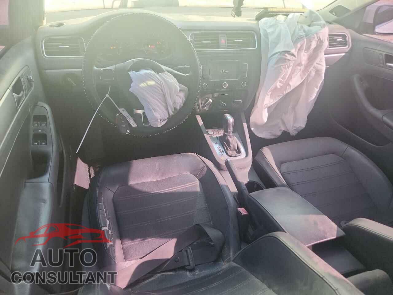 VOLKSWAGEN JETTA 2013 - 3VWLX7AJ1DM354215