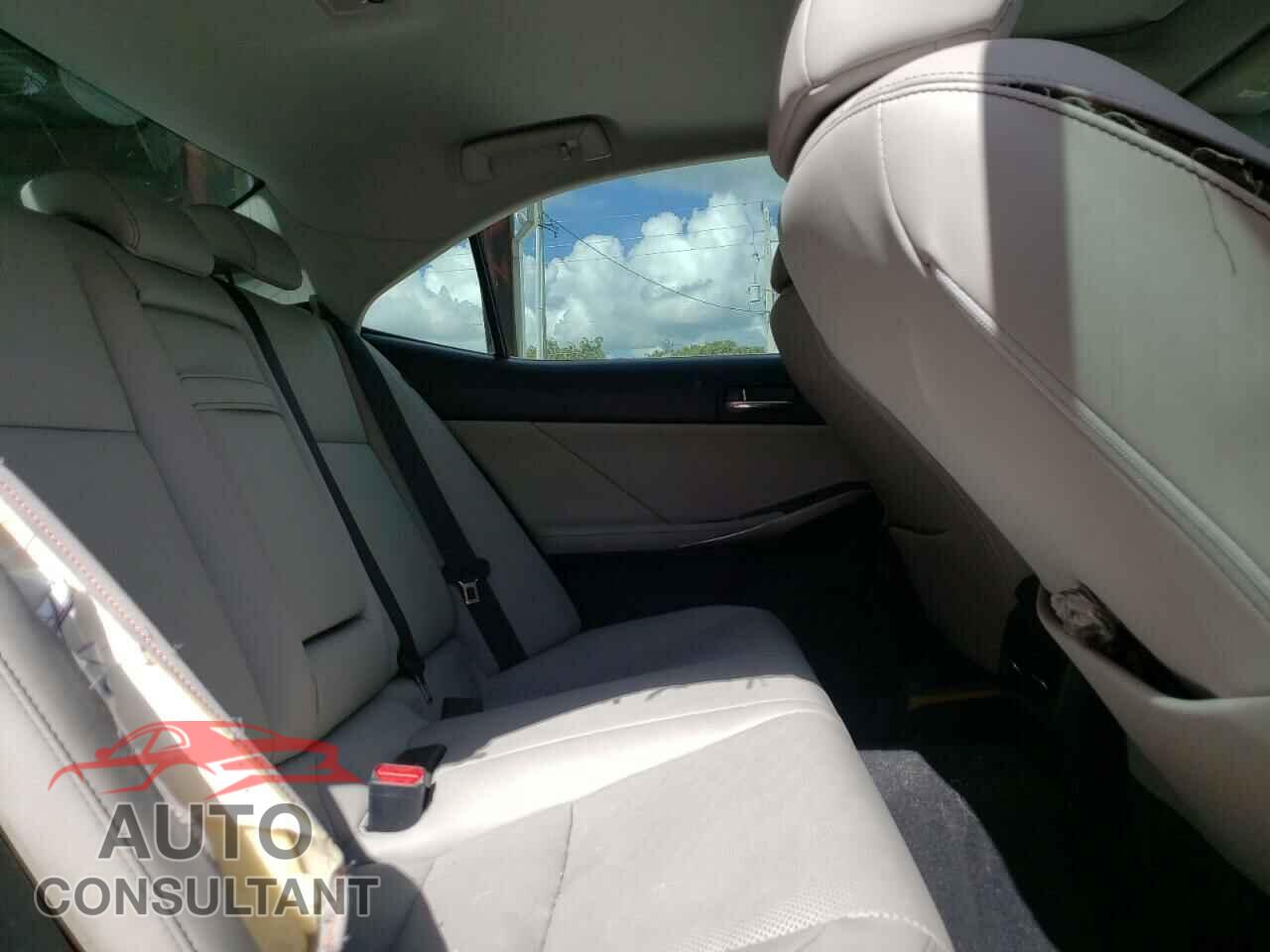 LEXUS IS 2016 - JTHBA1D2XG5017357