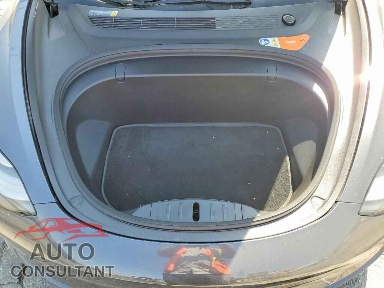 TESLA MODEL 3 2018 - 5YJ3E1EA5JF017725