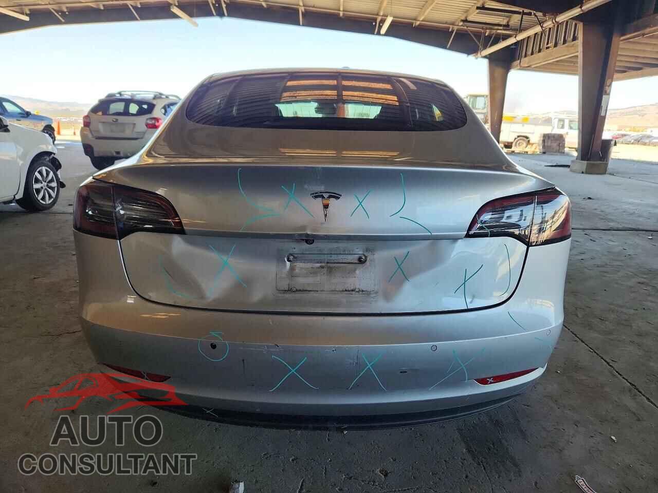 TESLA MODEL 3 2018 - 5YJ3E1EA1JF043979