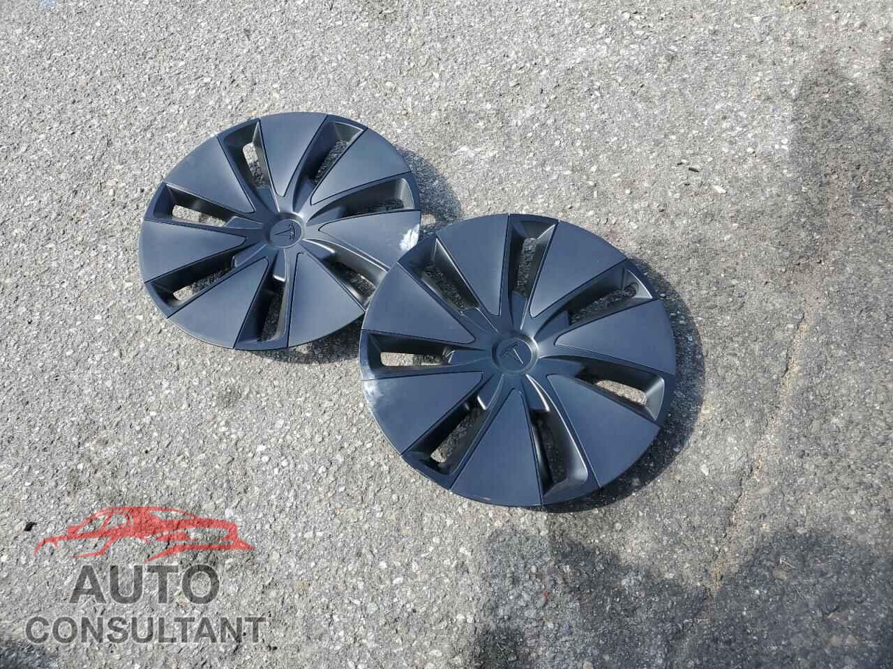 TESLA MODEL 3 2024 - 5YJ3E1EAXRF832630