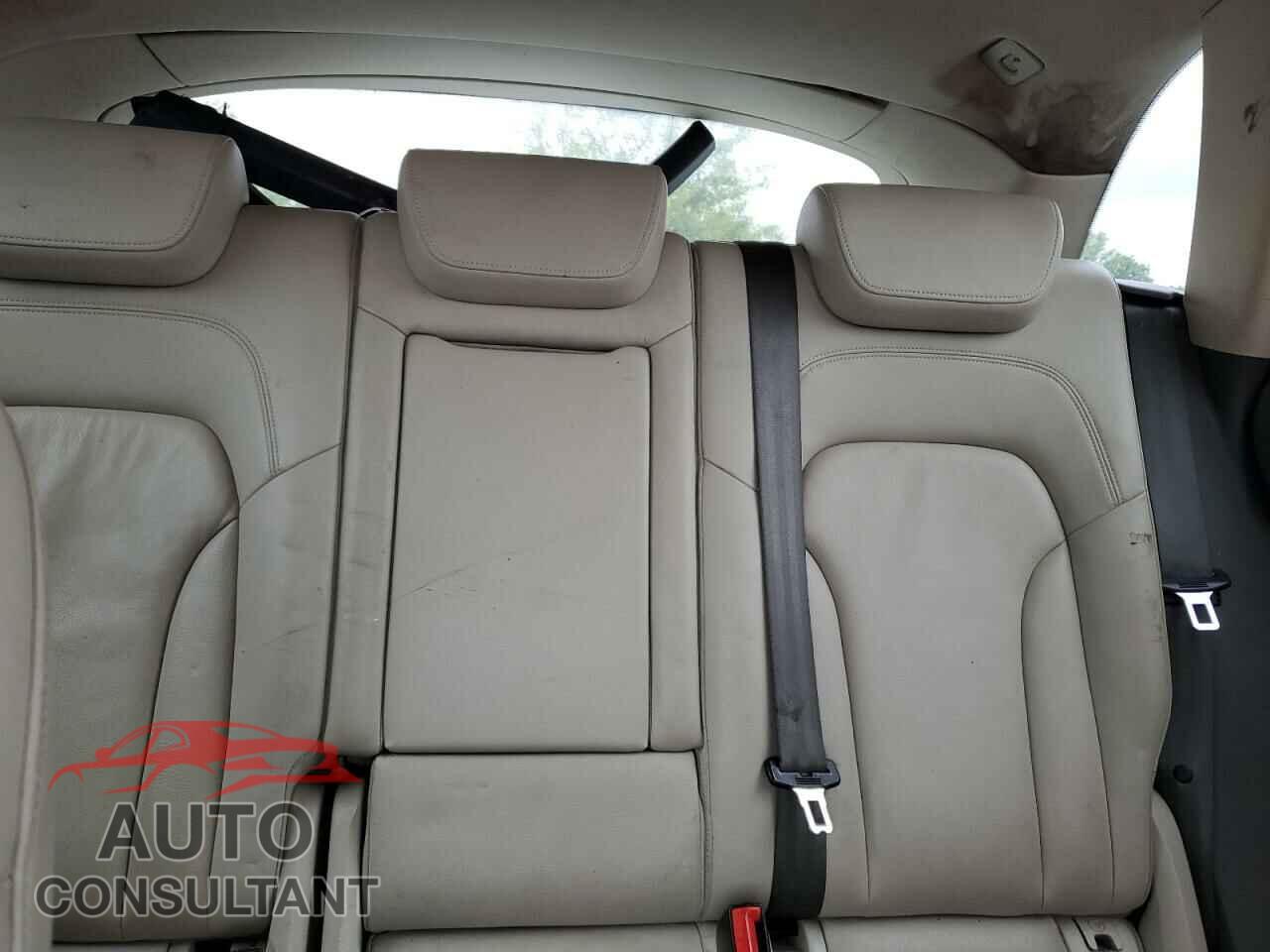 AUDI Q5 2010 - WA1LKAFP1AA059940
