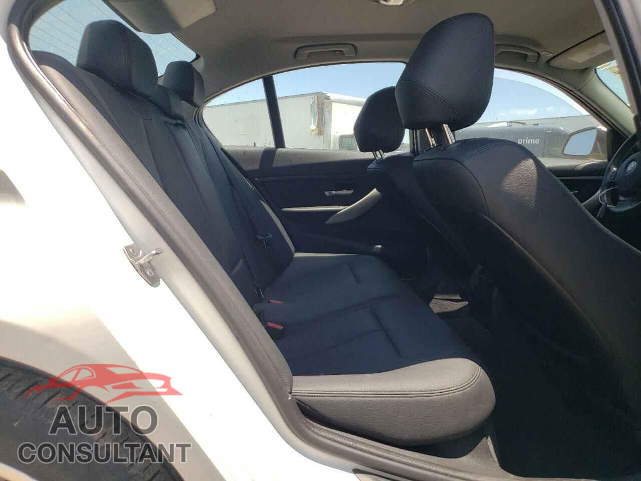 BMW 3 SERIES 2016 - WBA8E1G53GNU12452