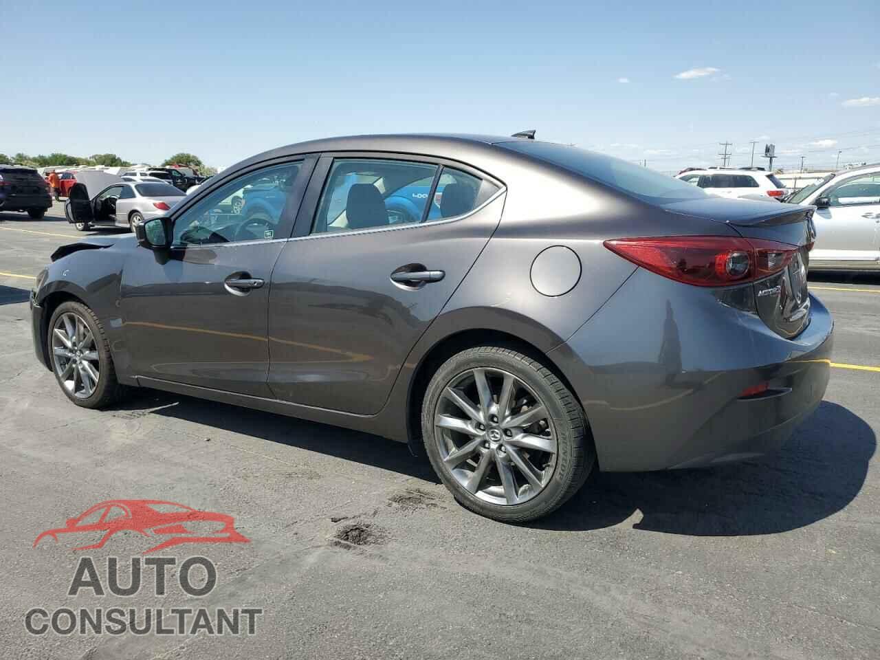 MAZDA 3 2018 - 3MZBN1W34JM183643