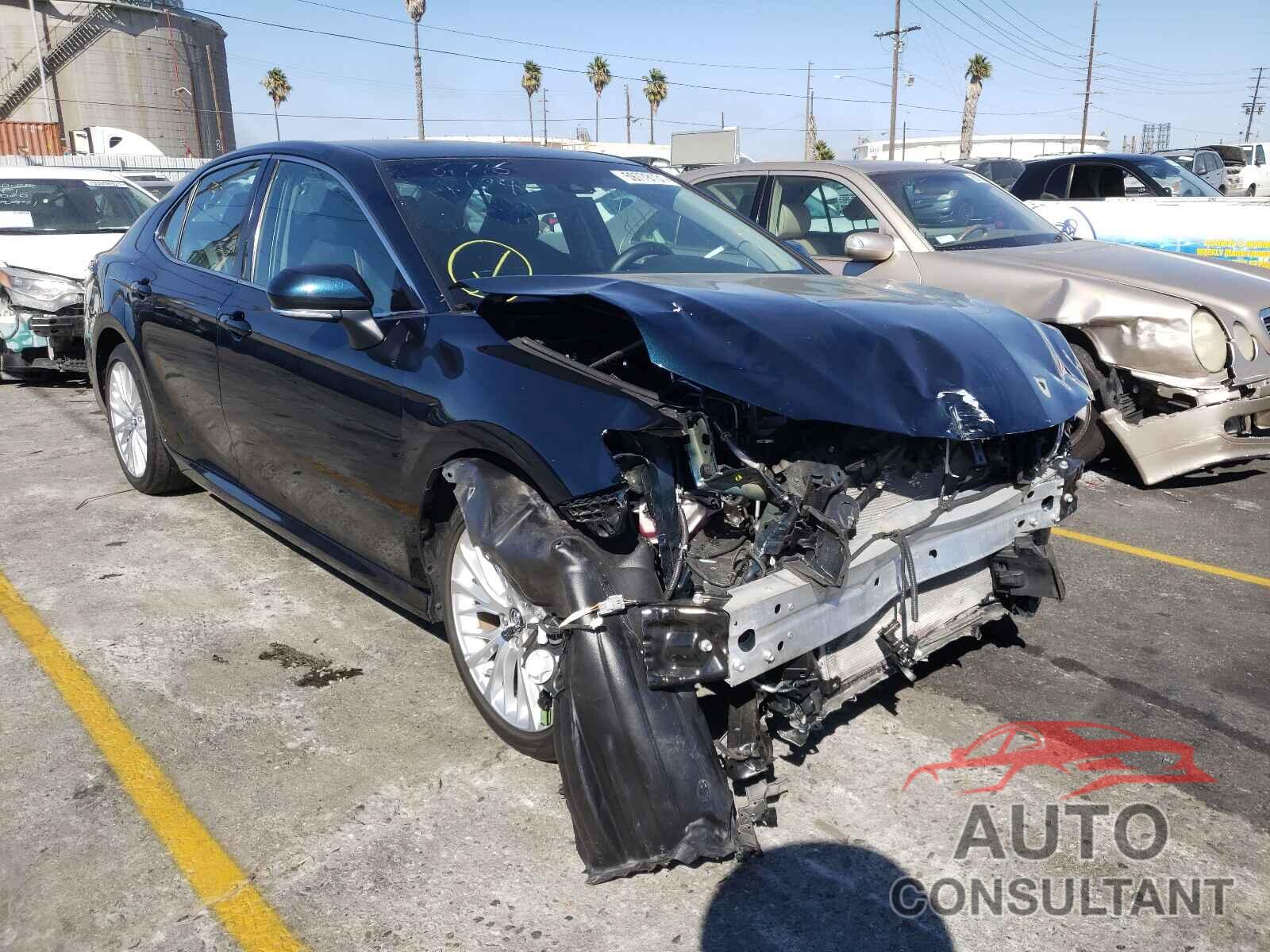 TOYOTA CAMRY 2018 - 4T1B11HK6JU558572