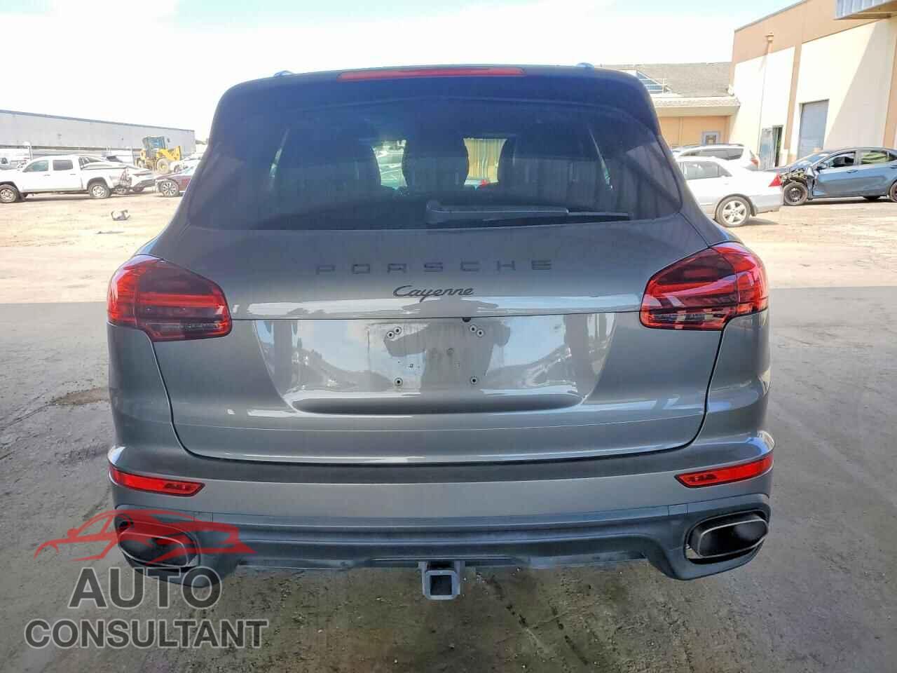 PORSCHE CAYENNE 2018 - WP1AA2A25JKA04742