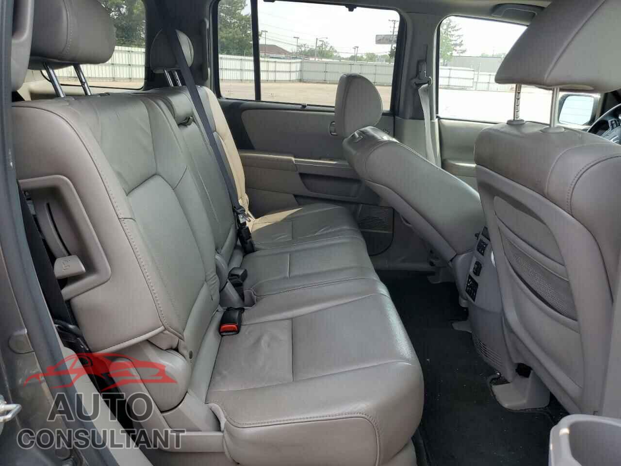 HONDA PILOT 2011 - 5FNYF4H96BB003503