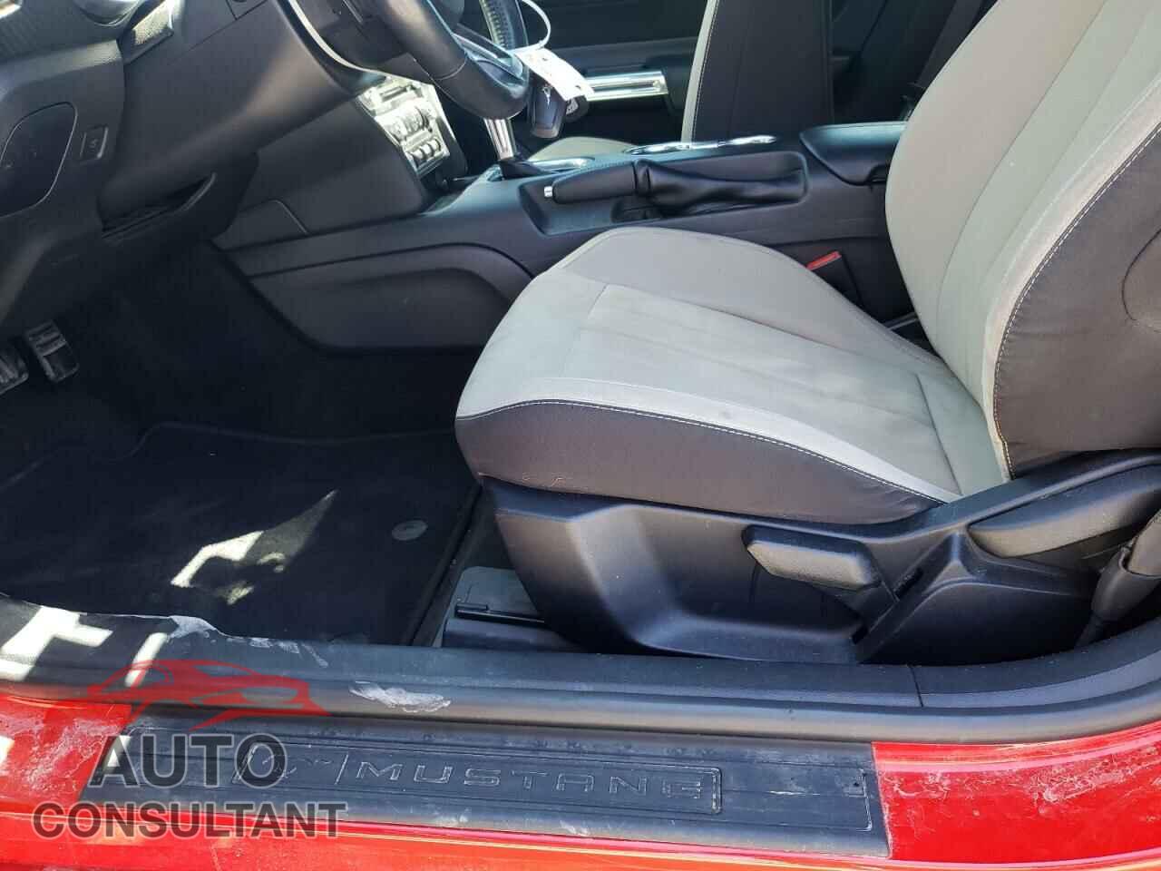 FORD MUSTANG 2018 - 1FATP8UH6J5165052