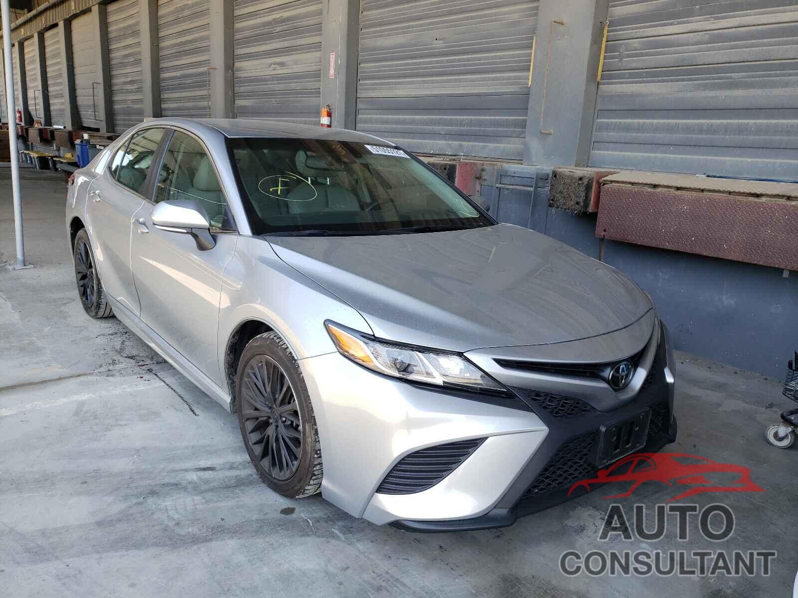 TOYOTA CAMRY 2018 - 4T1B11HK0JU090063