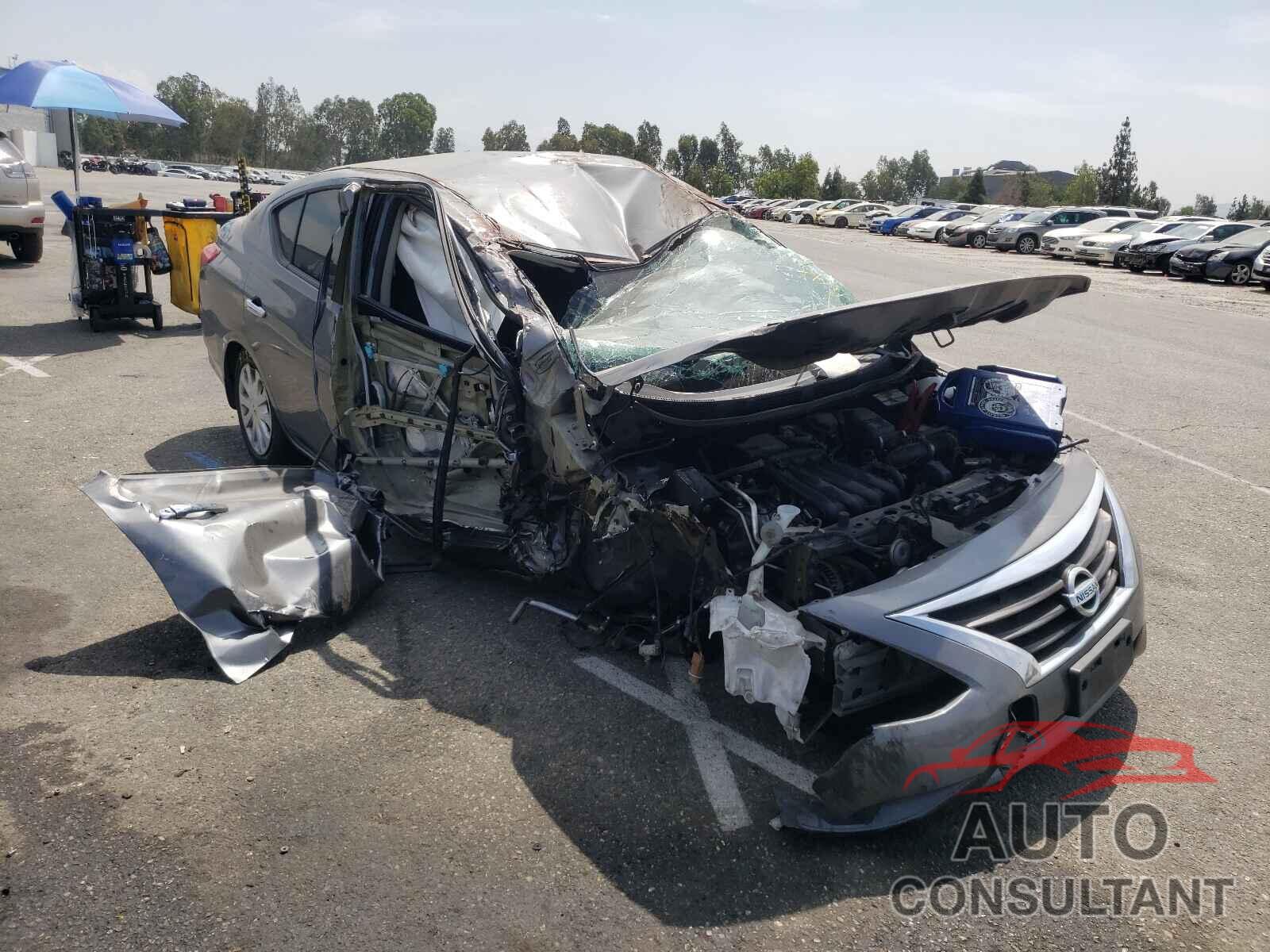 NISSAN VERSA 2018 - 3N1CN7AP3JL815688