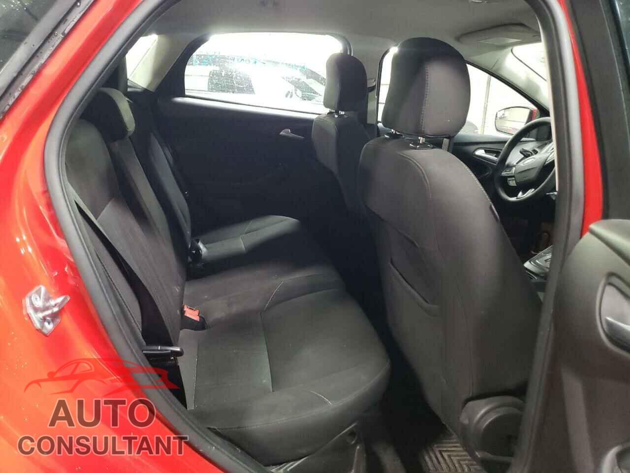 FORD FOCUS 2017 - 1FADP3K22HL215912