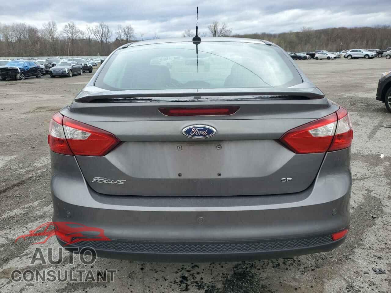 FORD FOCUS 2014 - 1FADP3F2XEL121010