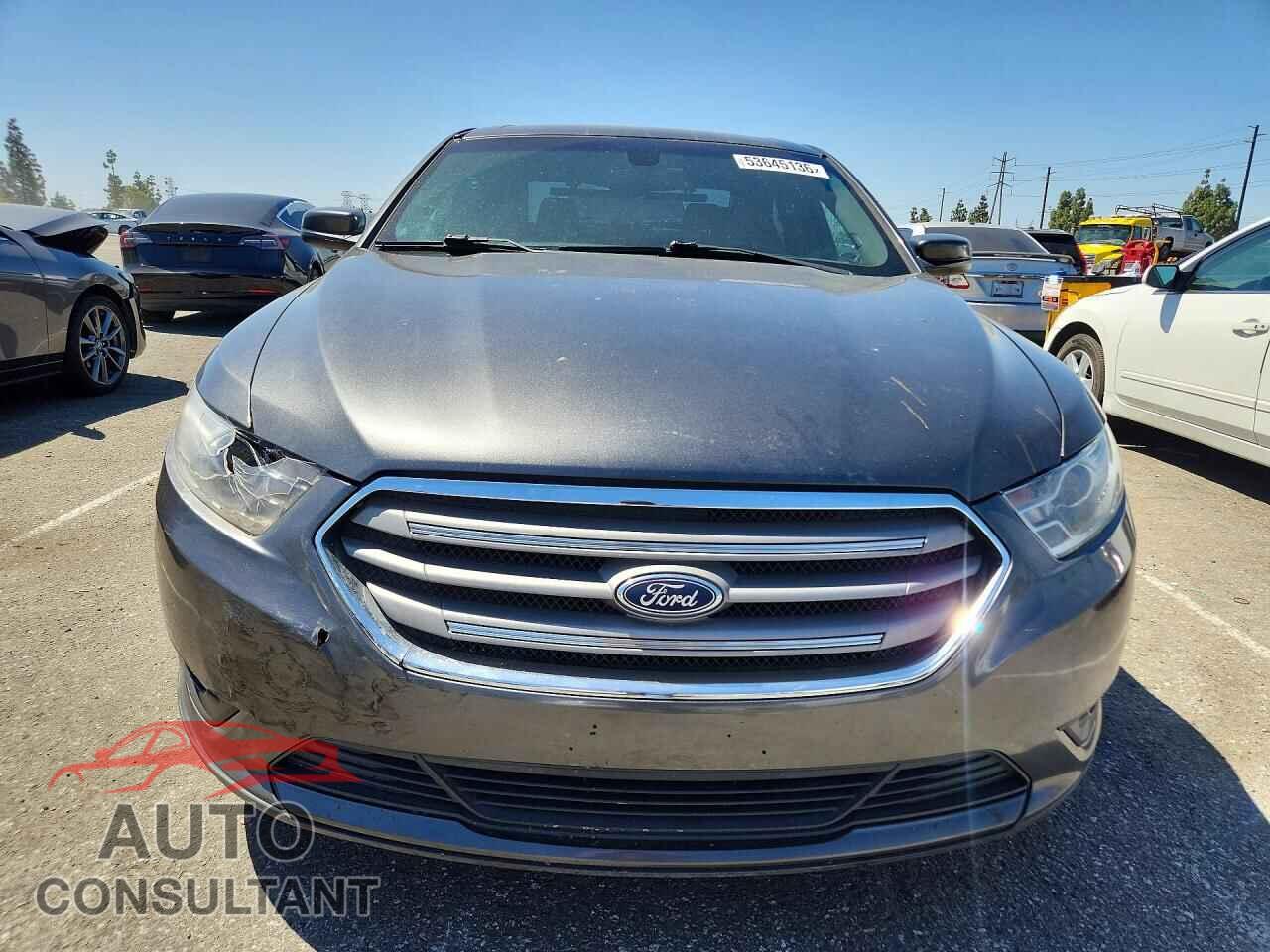 FORD TAURUS 2018 - 1FAHP2E87JG117338