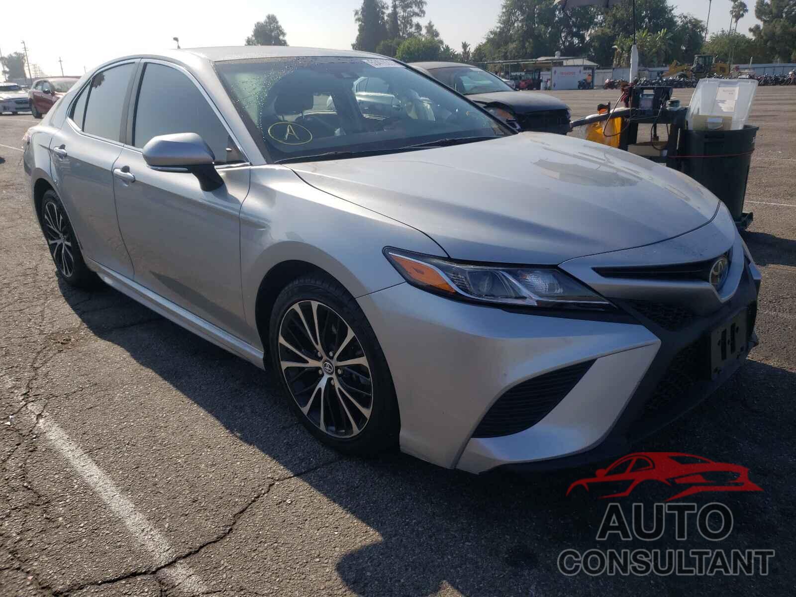 TOYOTA CAMRY 2018 - 4T1B11HK0JU656870